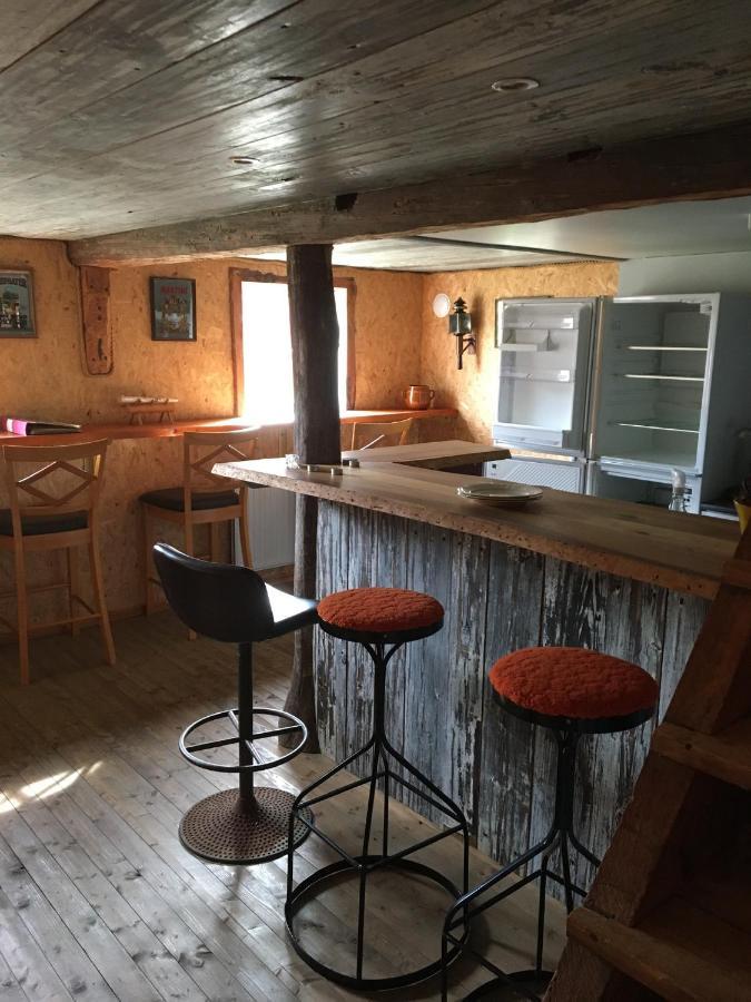 Liten Stuga Mitt I Naturen Pa Kinnekulle Hällekis Exterior foto